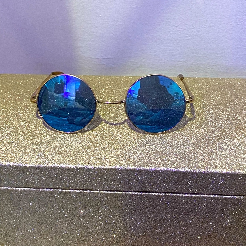Metallic blue round frame sunglasses